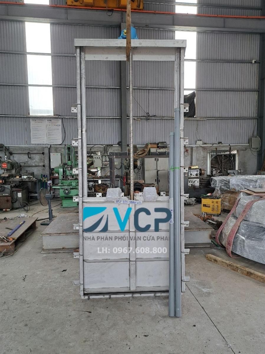 Van cửa phai là thiết bị chuyên dụng sử dụng trong ngành cơ khí, cụ thể nhằm kiểm soát dòng chảy của nước