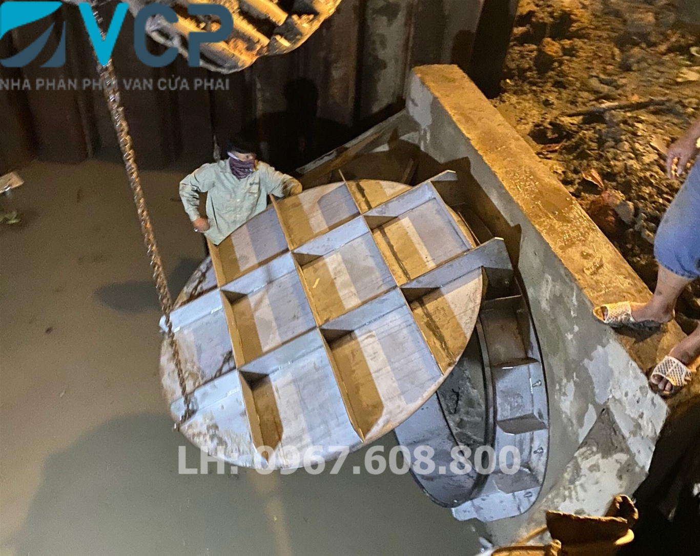 Van cửa lật chính hãng, chất lượng, giá ưu đãi