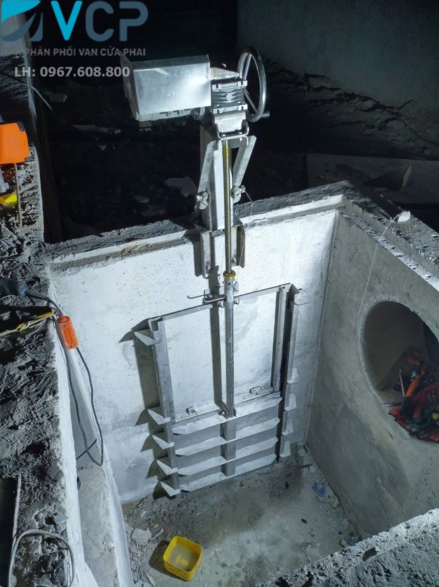 Van cửa phai là thiết bị chuyên dụng sử dụng trong ngành cơ khí, cụ thể nhằm kiểm soát dòng chảy của nước