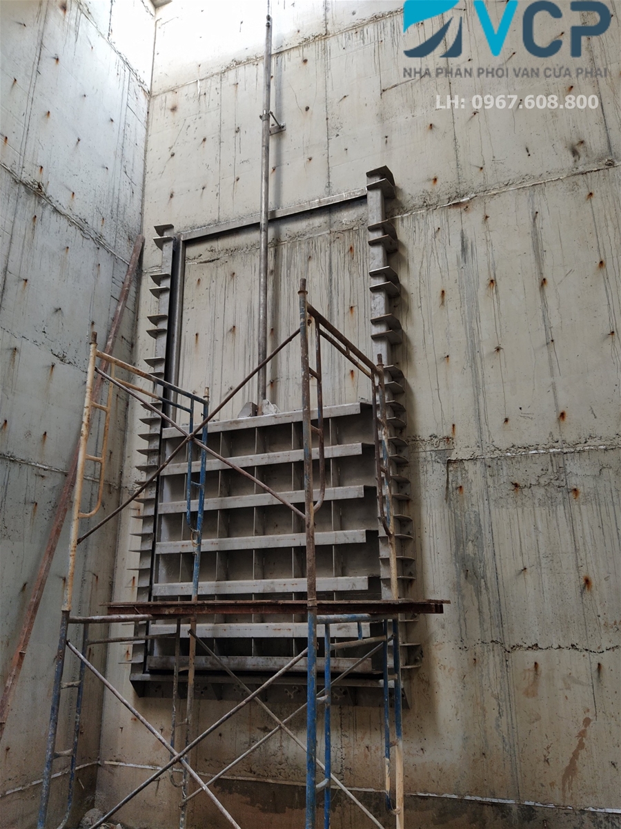 Van cửa phai là thiết bị chuyên dụng sử dụng trong ngành cơ khí, cụ thể nhằm kiểm soát dòng chảy của nước