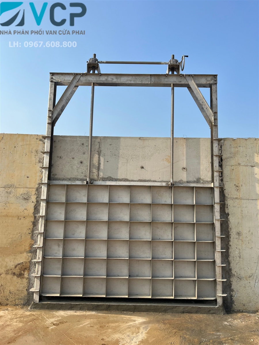 Van cửa phai là thiết bị chuyên dụng sử dụng trong ngành cơ khí, cụ thể nhằm kiểm soát dòng chảy của nước