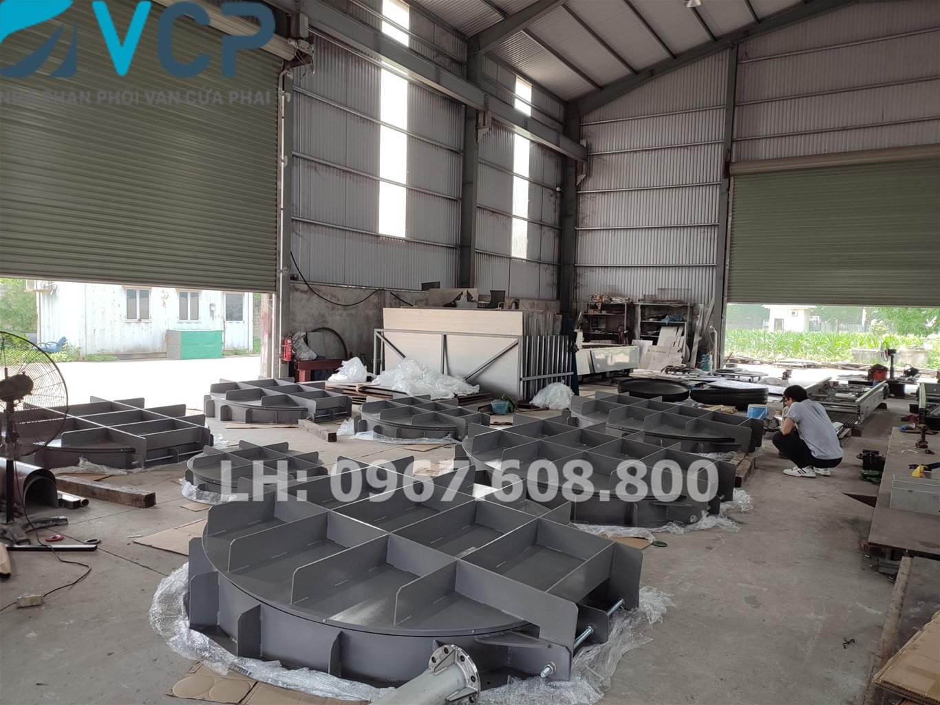 Van cửa lật chính hãng, chất lượng, giá ưu đãi