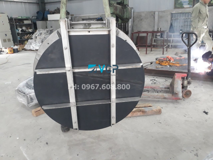 Van cửa lật chất lượng cao, giá cạnh tranh